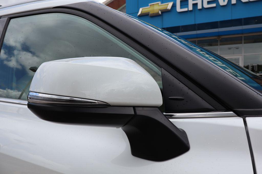 used 2022 Toyota Highlander car, priced at $35,500