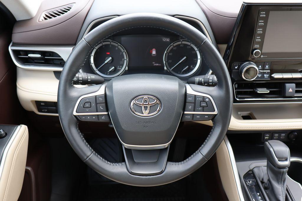used 2022 Toyota Highlander car, priced at $35,500