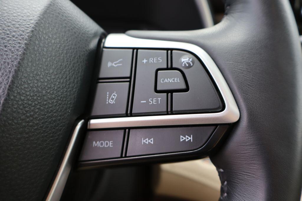 used 2022 Toyota Highlander car, priced at $35,500