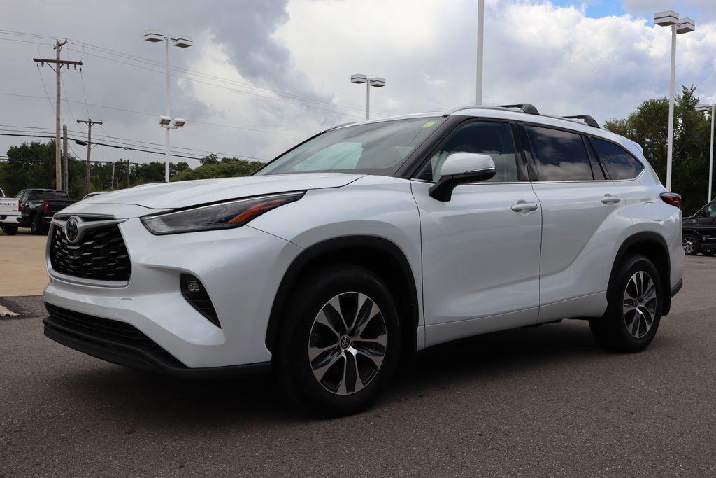 used 2022 Toyota Highlander car, priced at $35,500