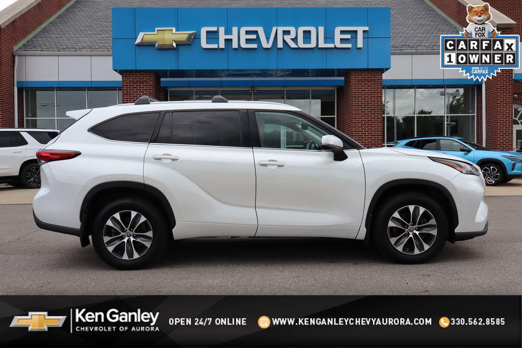 used 2022 Toyota Highlander car, priced at $35,500