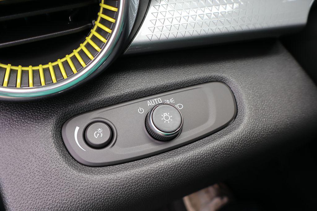 new 2025 Chevrolet Trax car, priced at $24,500