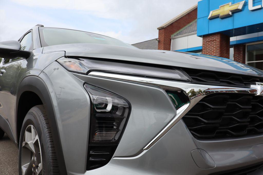 new 2025 Chevrolet Trax car, priced at $24,500