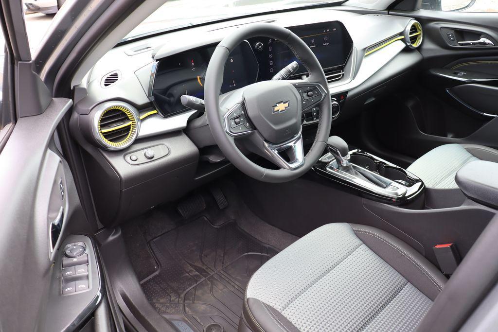 new 2025 Chevrolet Trax car, priced at $24,500