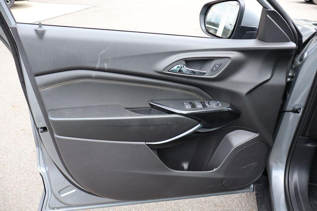 new 2025 Chevrolet Trax car, priced at $24,500