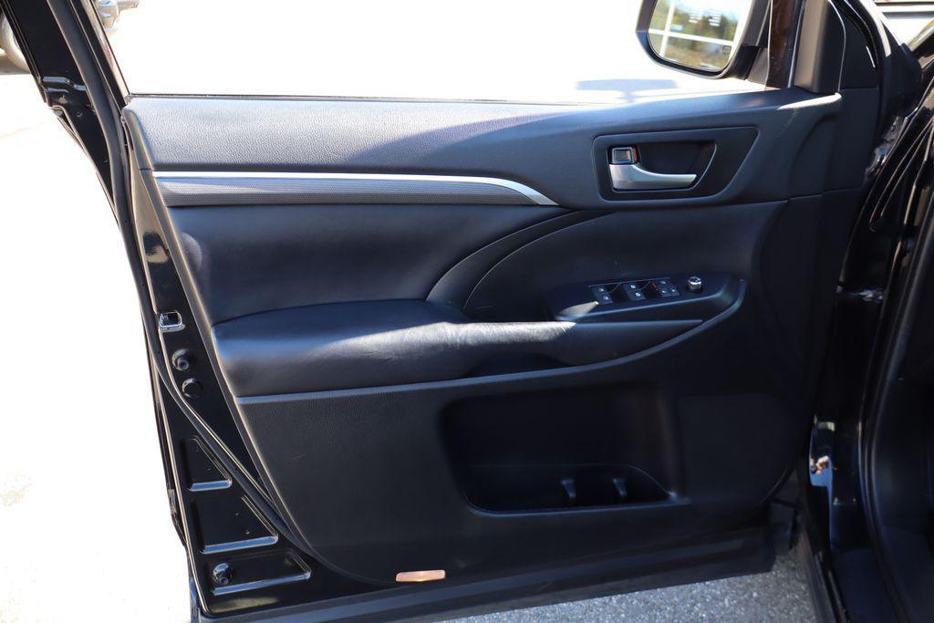 used 2019 Toyota Highlander car, priced at $26,000