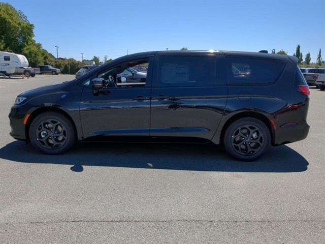 new 2023 Chrysler Pacifica Hybrid car, priced at $49,584