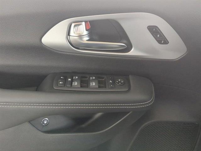 new 2025 Chrysler Pacifica Hybrid car