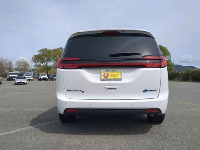 new 2025 Chrysler Pacifica Hybrid car