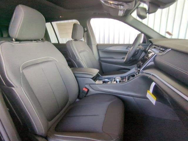new 2024 Jeep Grand Cherokee car, priced at $37,174
