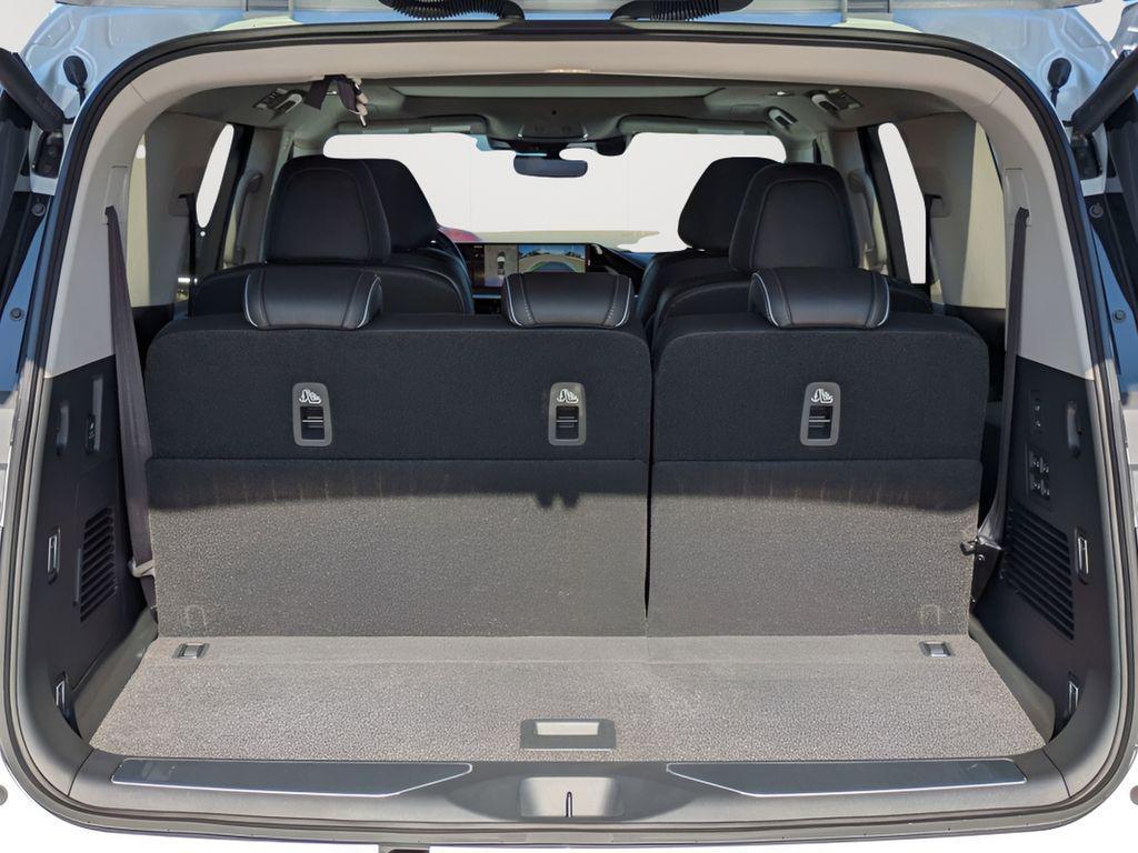 new 2025 INFINITI QX80 car, priced at $84,555