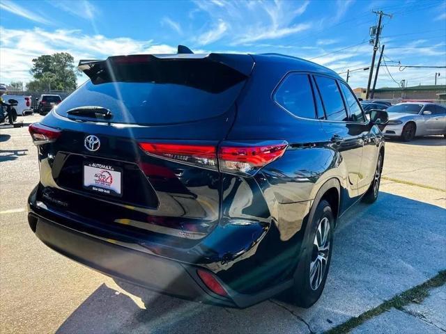 used 2021 Toyota Highlander car, priced at $30,995