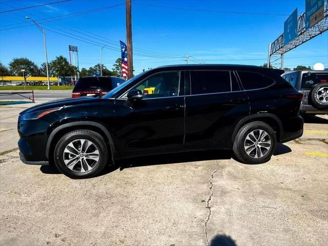 used 2021 Toyota Highlander car, priced at $30,995