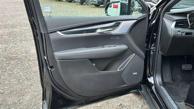 new 2025 Cadillac XT5 car, priced at $54,090