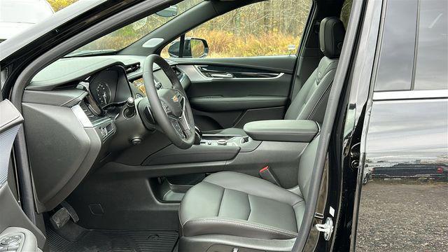 new 2025 Cadillac XT5 car, priced at $54,090