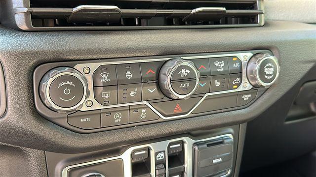 new 2025 Jeep Wrangler car, priced at $60,270