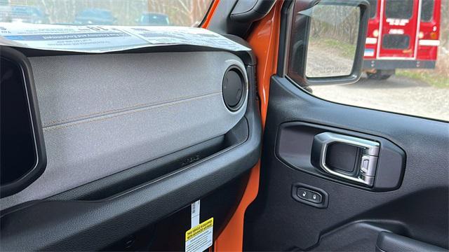 new 2025 Jeep Wrangler car, priced at $34,162