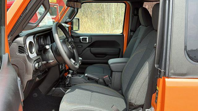 new 2025 Jeep Wrangler car, priced at $33,162