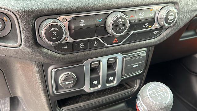 new 2025 Jeep Wrangler car, priced at $33,162