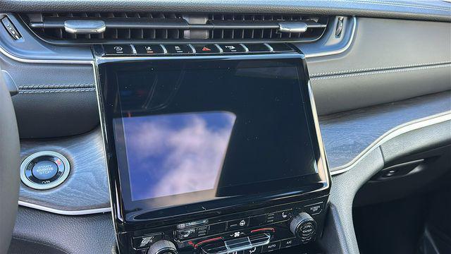 new 2025 Jeep Grand Cherokee car, priced at $47,197