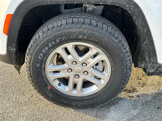 new 2025 Jeep Grand Cherokee car, priced at $38,158