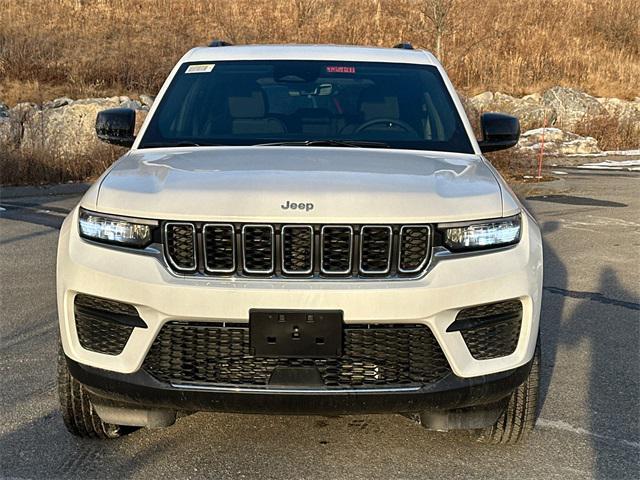 new 2025 Jeep Grand Cherokee car, priced at $38,158