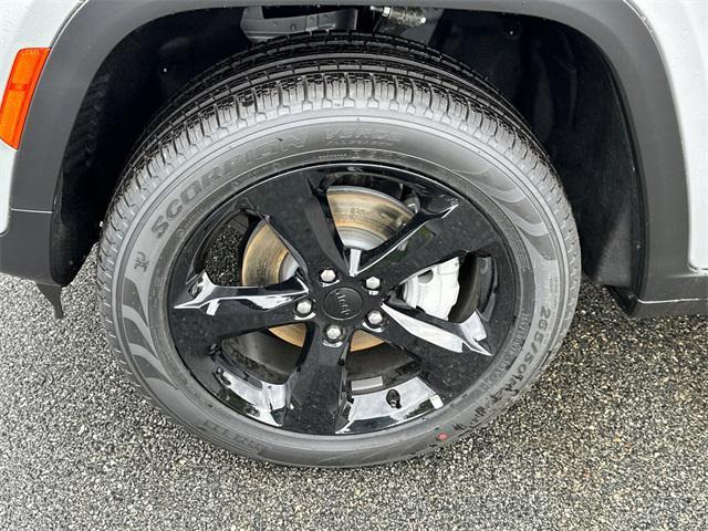 new 2025 Jeep Grand Cherokee car, priced at $49,088