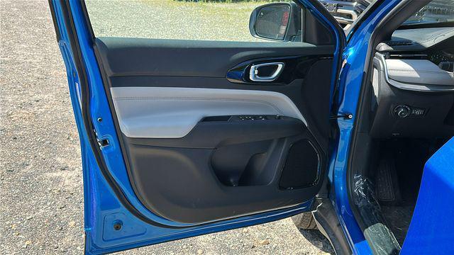 new 2025 Jeep Compass car, priced at $32,500