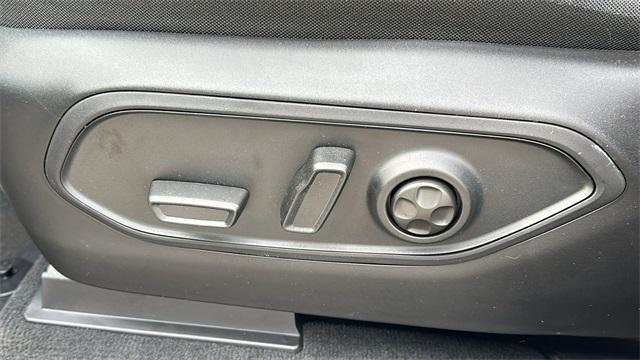 new 2025 Jeep Grand Cherokee car, priced at $40,471