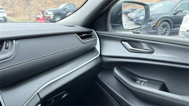 new 2025 Jeep Grand Cherokee car, priced at $40,471
