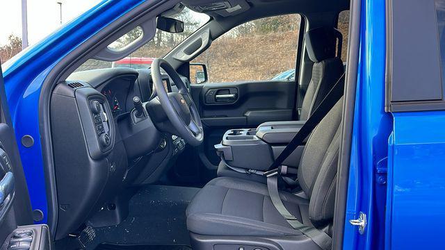 new 2025 Chevrolet Silverado 1500 car, priced at $43,920
