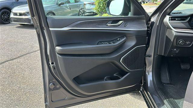 new 2025 Jeep Grand Cherokee car, priced at $54,249