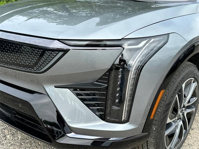 new 2025 Cadillac OPTIQ car, priced at $47,695