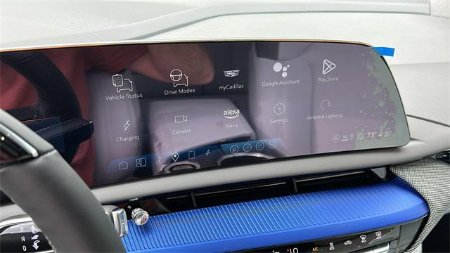 new 2025 Cadillac OPTIQ car, priced at $47,695