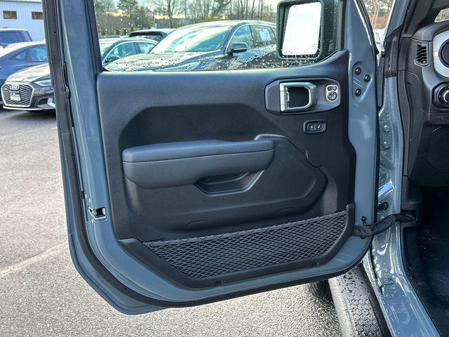 new 2025 Jeep Wrangler car, priced at $43,927