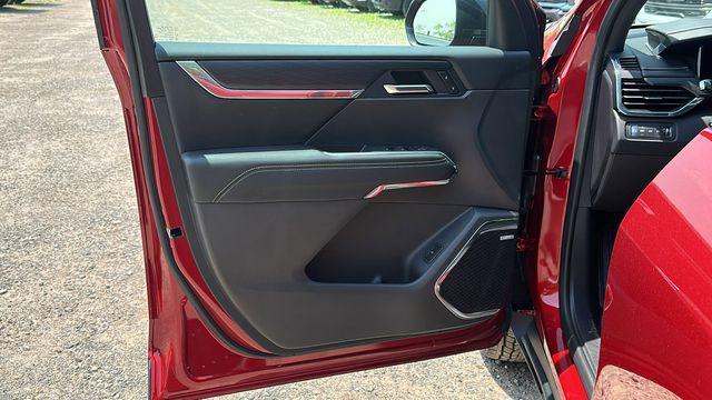 new 2025 GMC Acadia car, priced at $52,975
