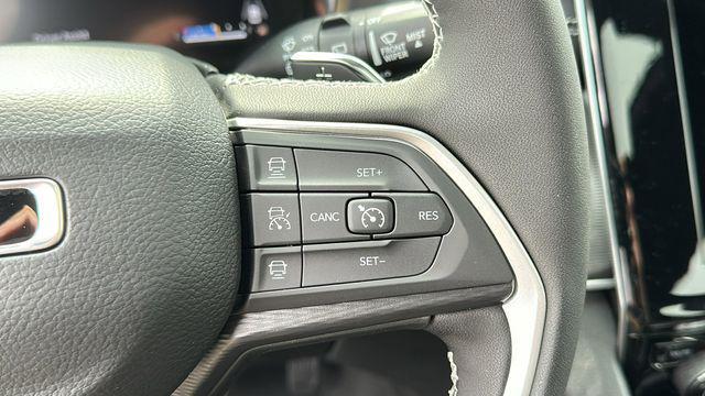 new 2025 Jeep Grand Cherokee car, priced at $40,628