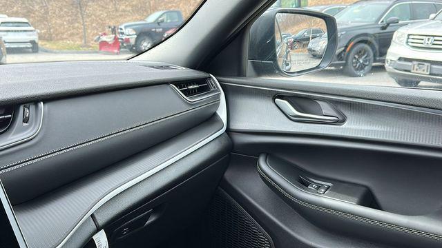 new 2025 Jeep Grand Cherokee car, priced at $40,628