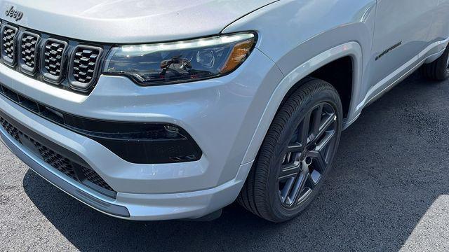 new 2024 Jeep Compass car, priced at $32,999