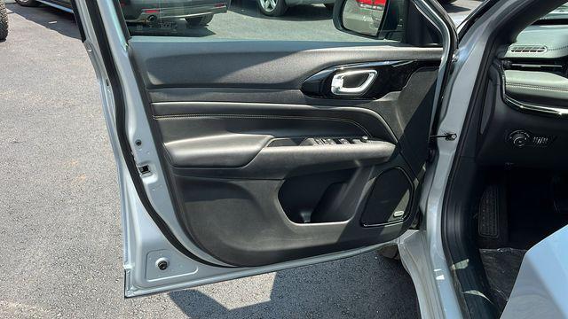 new 2024 Jeep Compass car, priced at $32,999