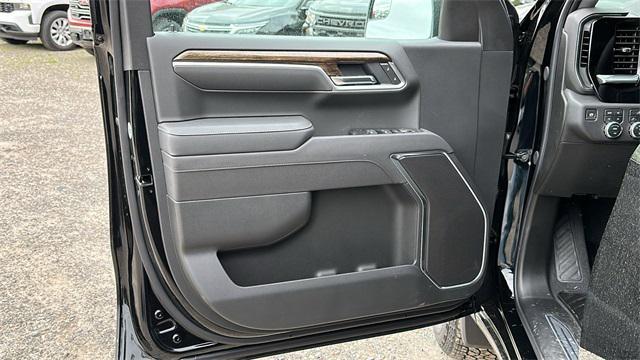 new 2025 GMC Sierra 1500 car, priced at $56,270