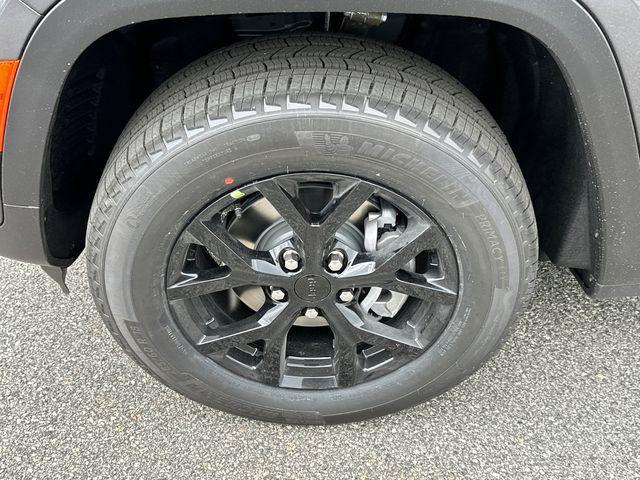 new 2025 Jeep Grand Cherokee car, priced at $43,504
