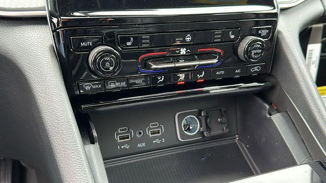 new 2025 Jeep Grand Cherokee car, priced at $43,504