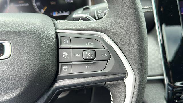 new 2025 Jeep Grand Cherokee car, priced at $43,504