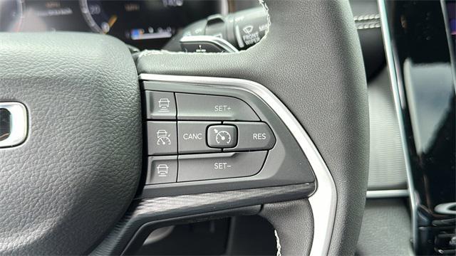 new 2025 Jeep Grand Cherokee car, priced at $43,004