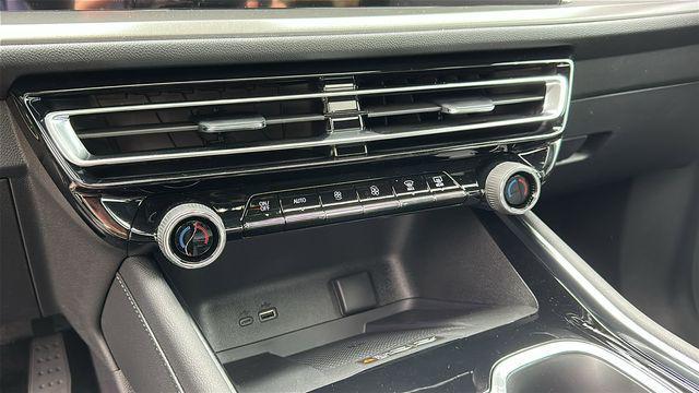 new 2026 Chevrolet Traverse car, priced at $47,920