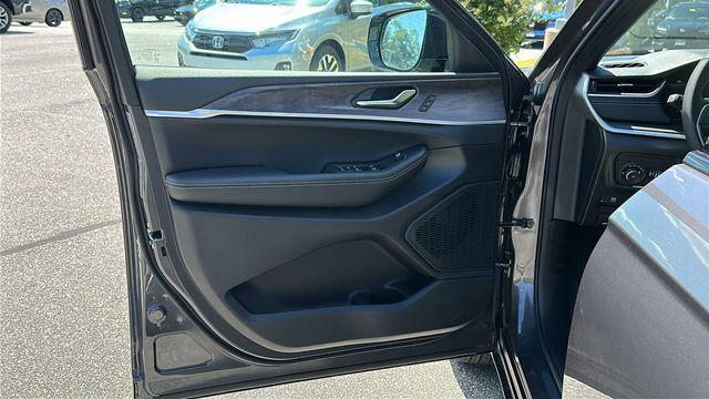new 2025 Jeep Grand Cherokee L car, priced at $47,232