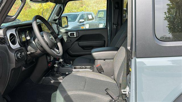new 2025 Jeep Wrangler car, priced at $44,687