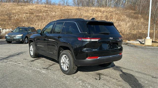 new 2025 Jeep Grand Cherokee car, priced at $41,014