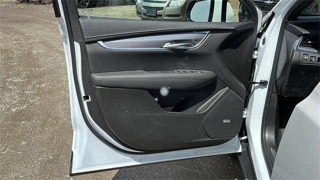 new 2025 Cadillac XT5 car, priced at $47,415